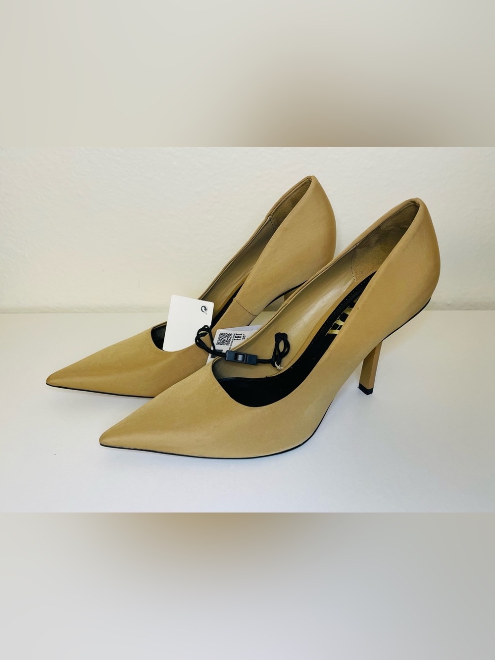 Zara NWT Women’s Pointed Toe High Heels Pumps in Light Tan Size 7.5